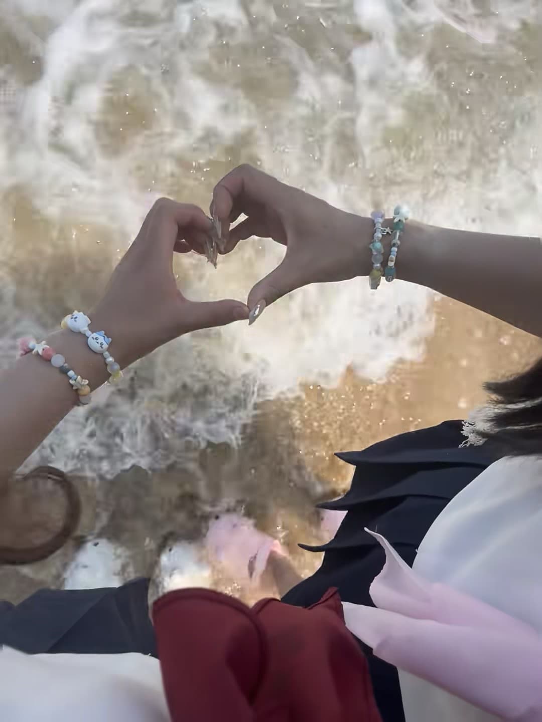 海浪退去前,我们用手指比了个心 🌊✨封面图