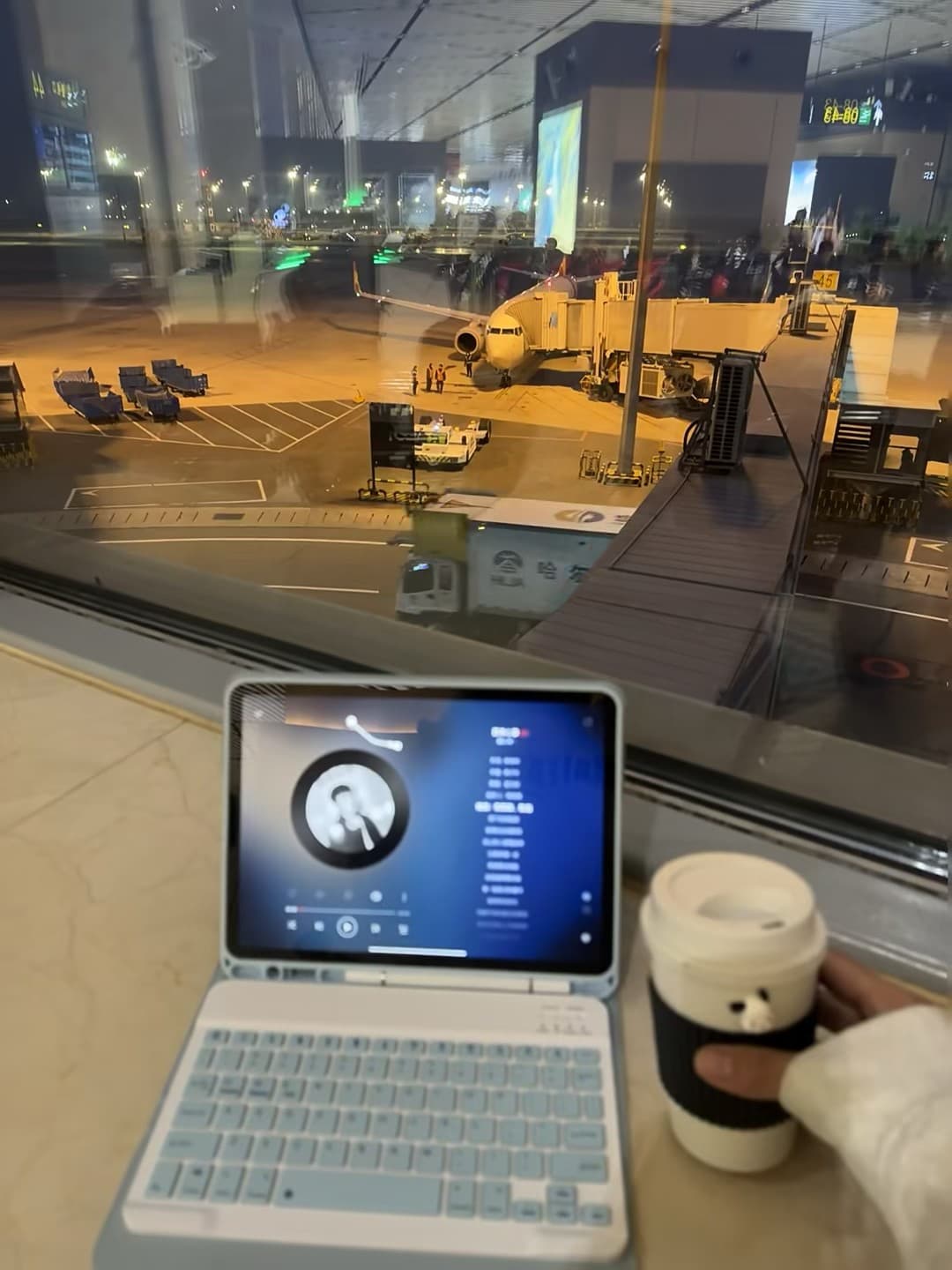 机场候机厅的10分钟,比航班还慢封面图