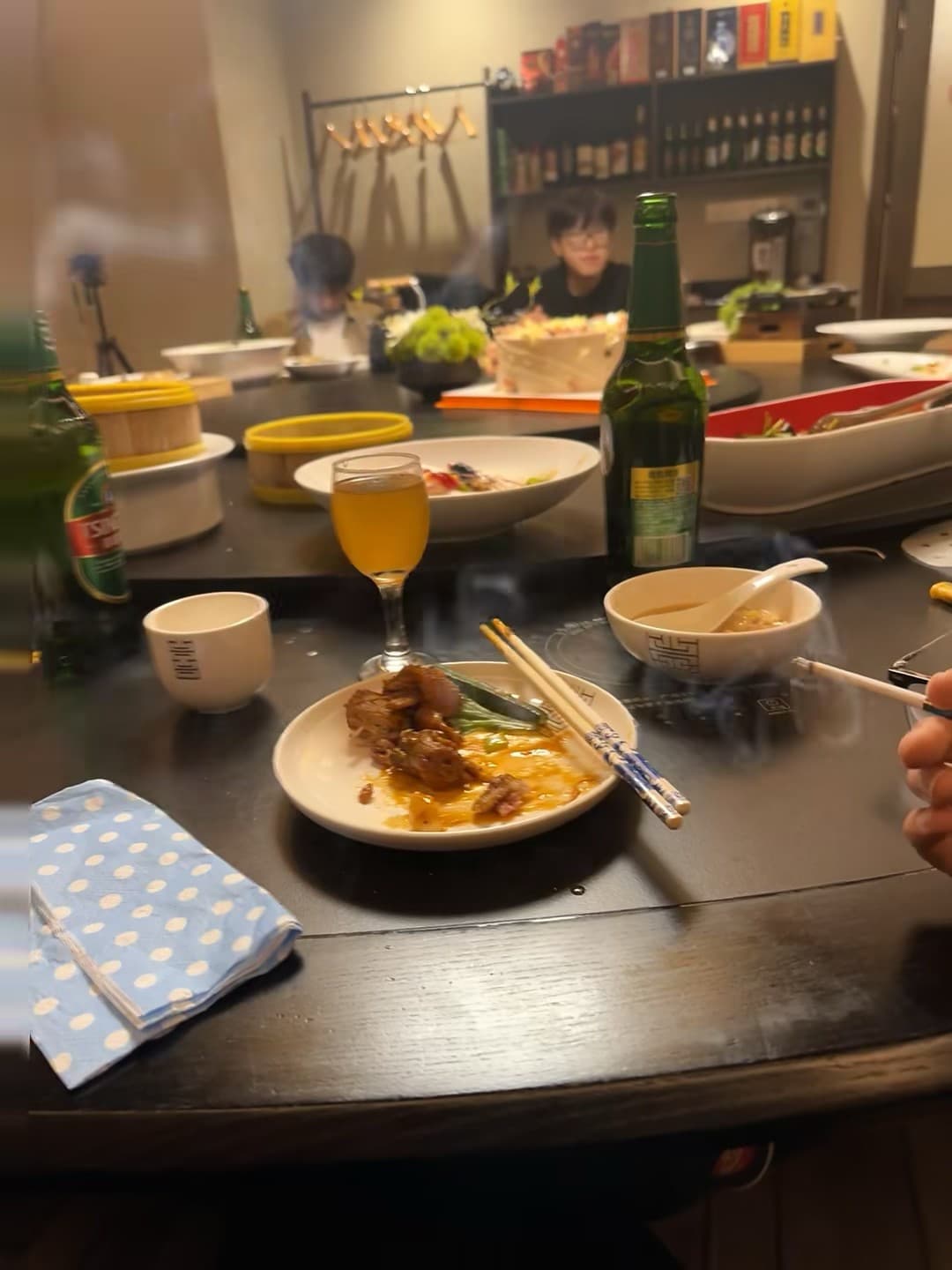 饭后烟+半杯啤酒,本地人的真实收尾方式 🍻封面图