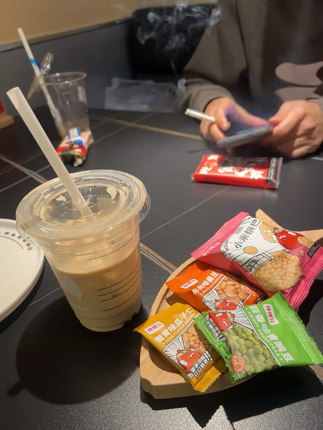 咖啡凉了,烟也快灭了,但小零嘴还很新鲜~封面图