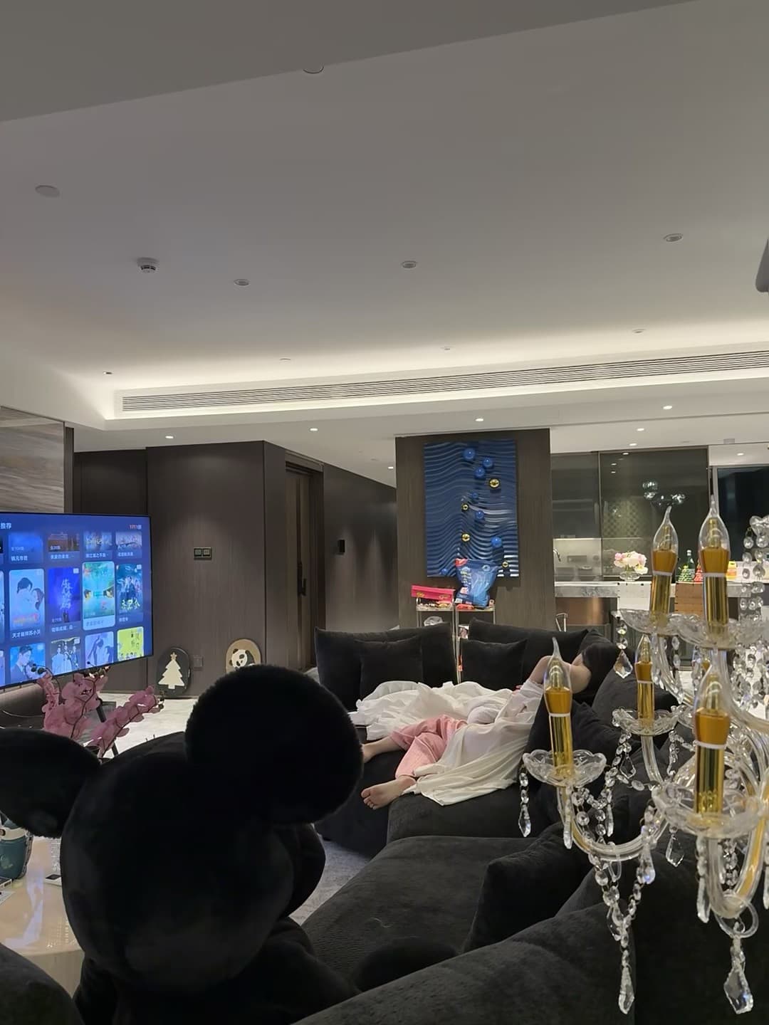 深夜沙发瘫成米奇|谁懂啊这蓝波浪墙是真绝了封面图