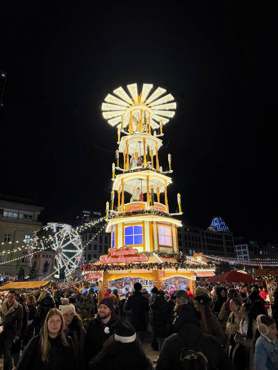 Frankfurt 圣诞夜的光,照得人想哭又想笑 🌟封面图