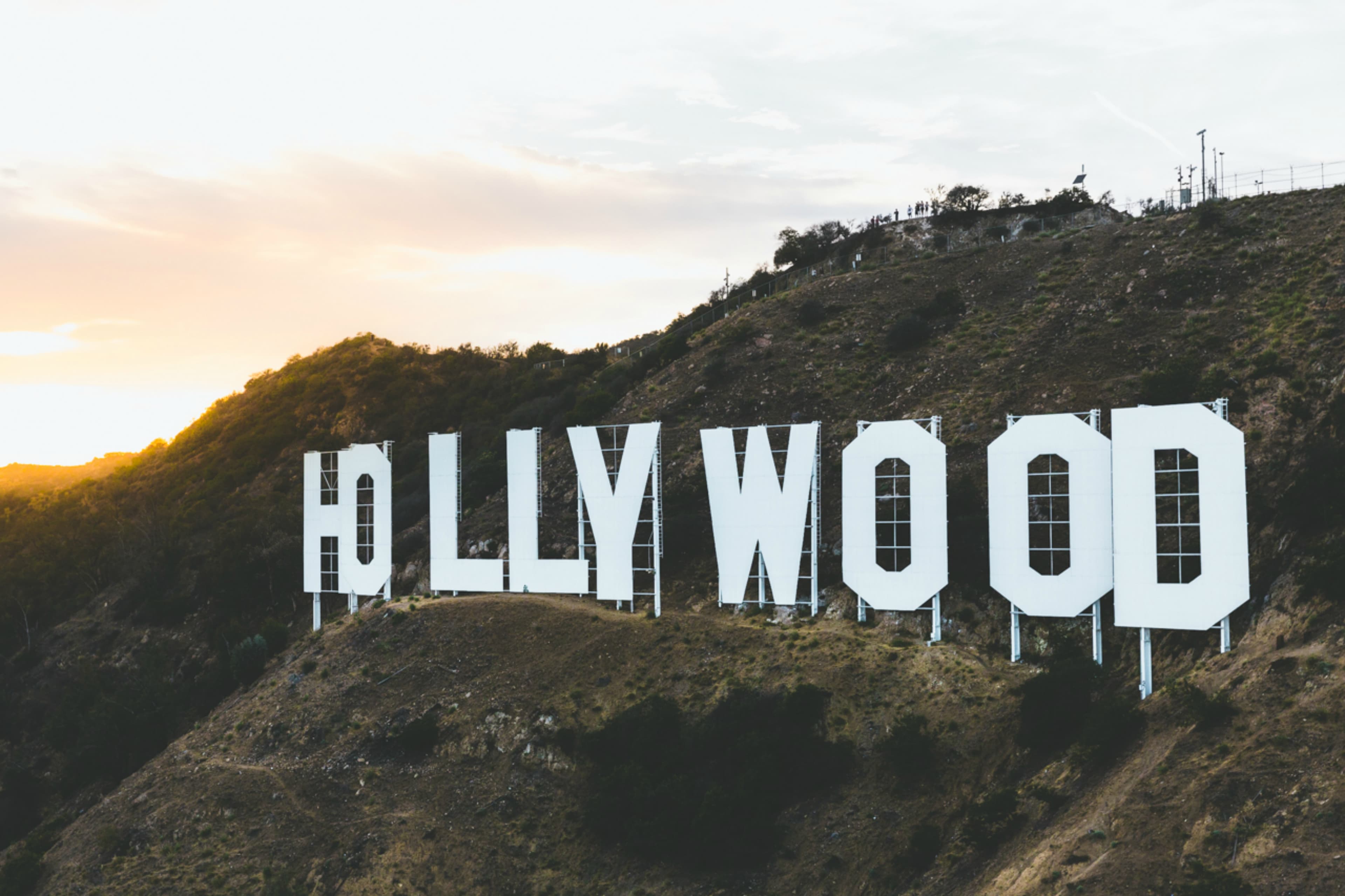 日落时分的Hollywood Sign,像被镀了层金边封面图