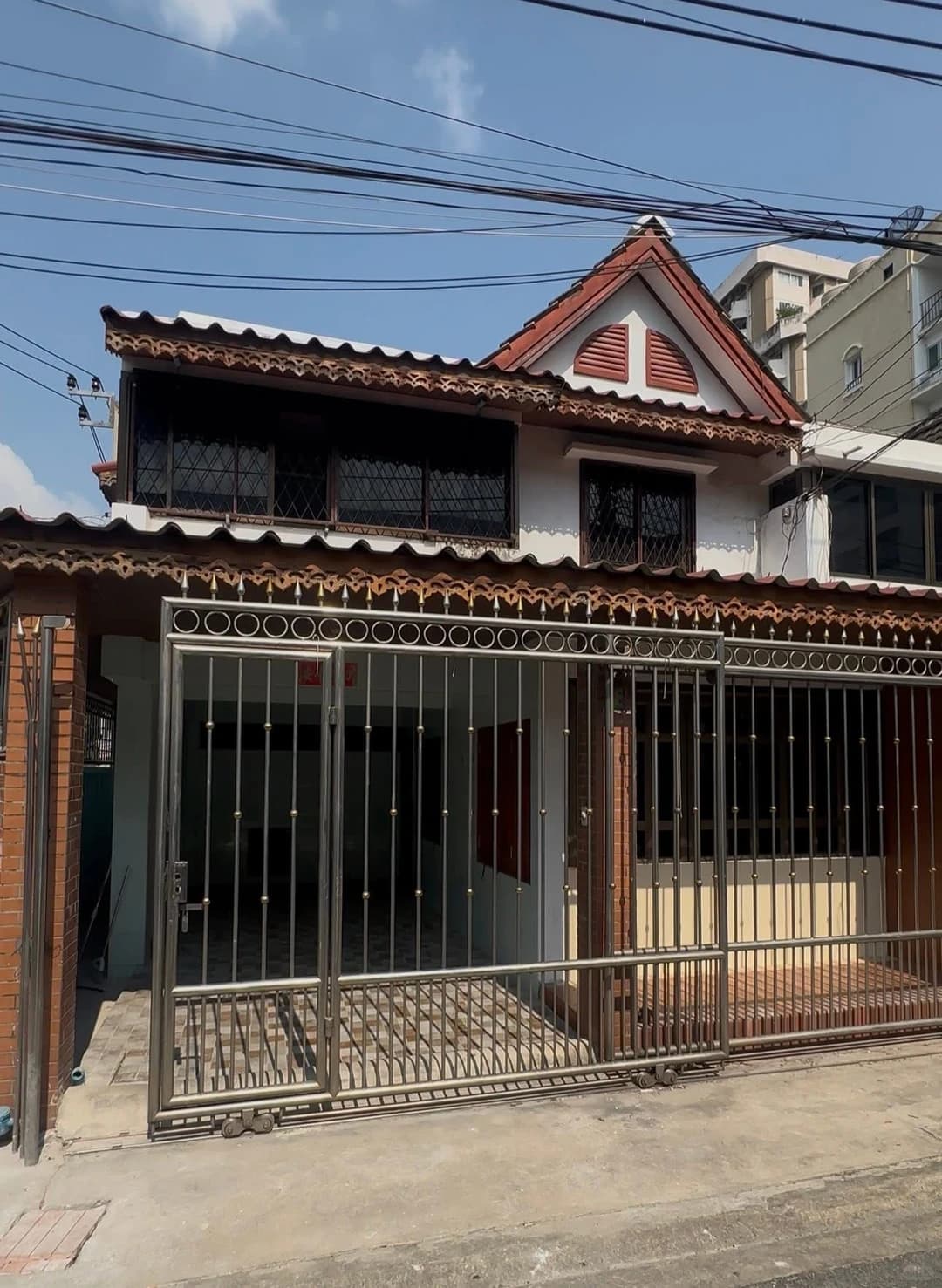 曼谷辉煌拉差达超高性价比联排别墅出租封面图