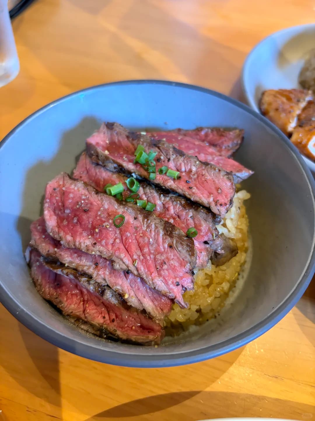 清迈人均60的宝藏牛肉饭,本地人常去的嫩肉店封面图