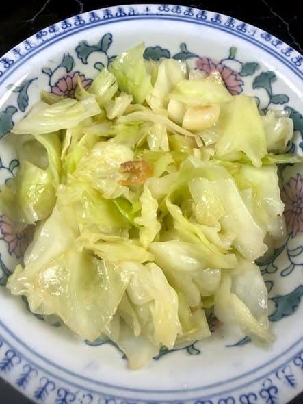 经典家常蒜香炒高丽菜:台式甜脆口感,加虾米更提味封面图
